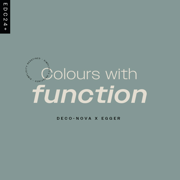 ColoursWithFunction Vrouw in de auto kijkt in de achteruit kijk spiegel. Fotoshoot voor de branding van Leasetoppers
